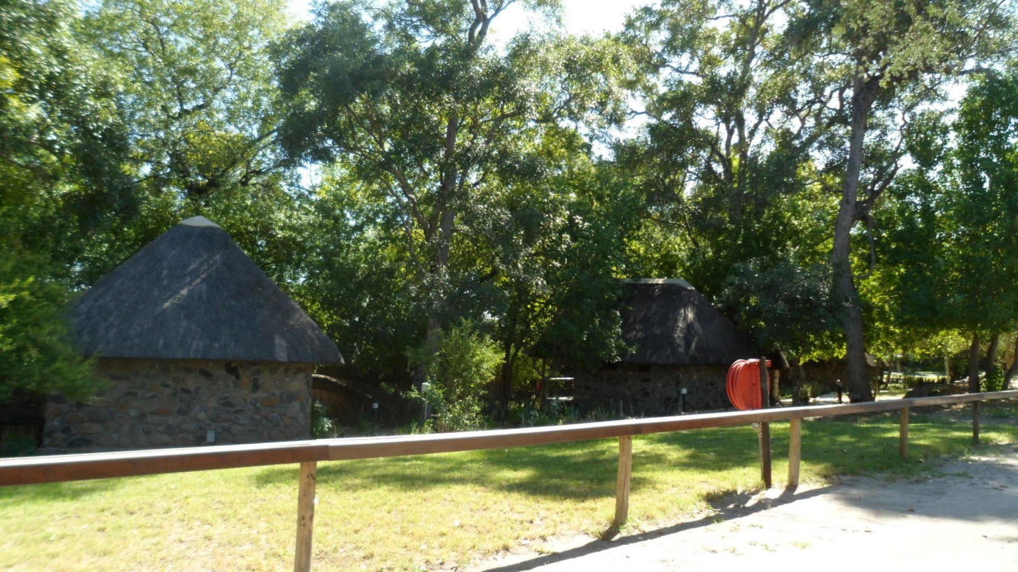 Okavango River Lodge Maun ภายนอก รูปภาพ